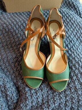 Women's Lela Rose For Payless Green And Brown Peep Toe Wedges Size 8.5